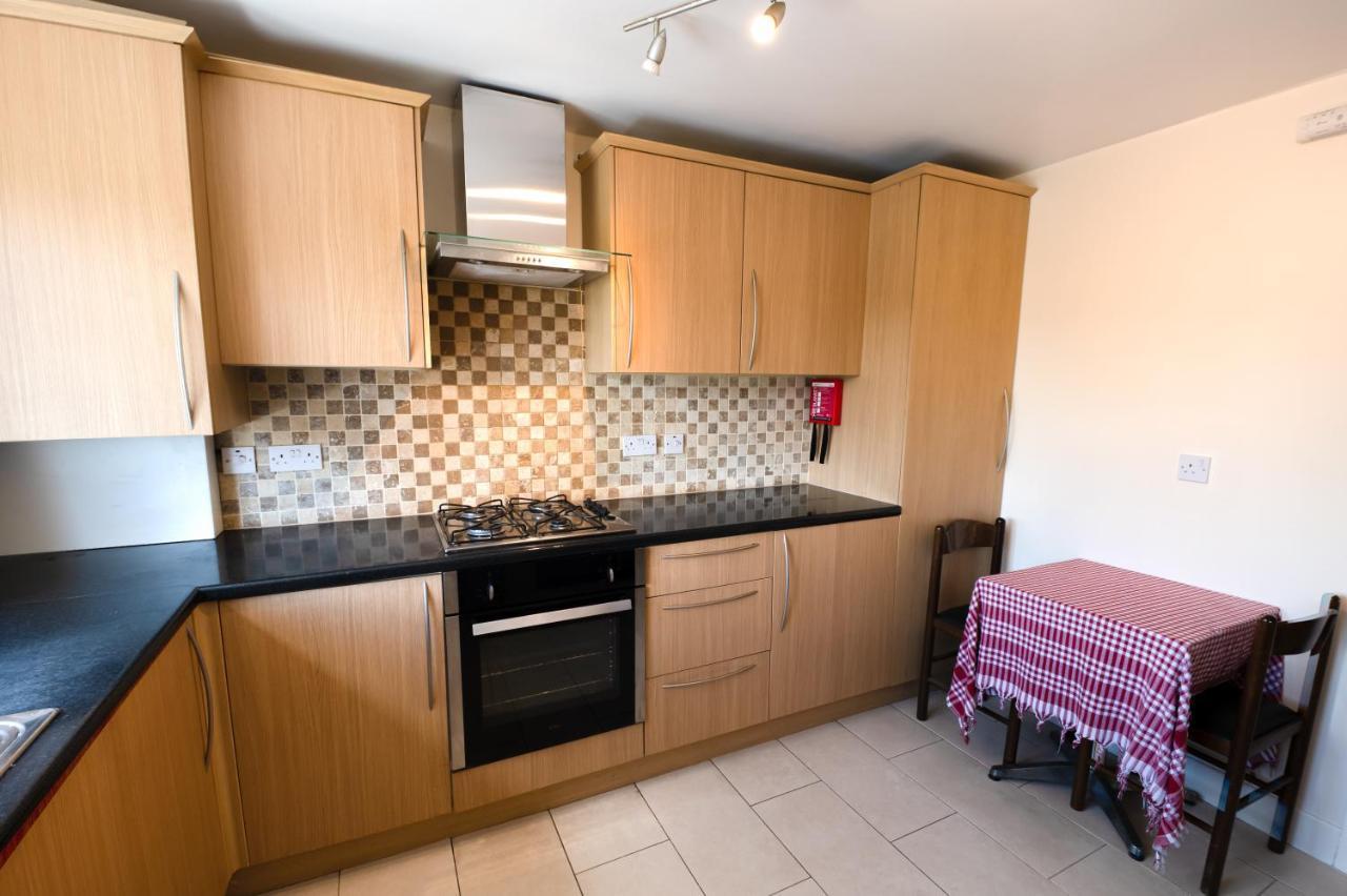 Immaculate 2-Bed Apartment In Isleworth By River Exterior foto
